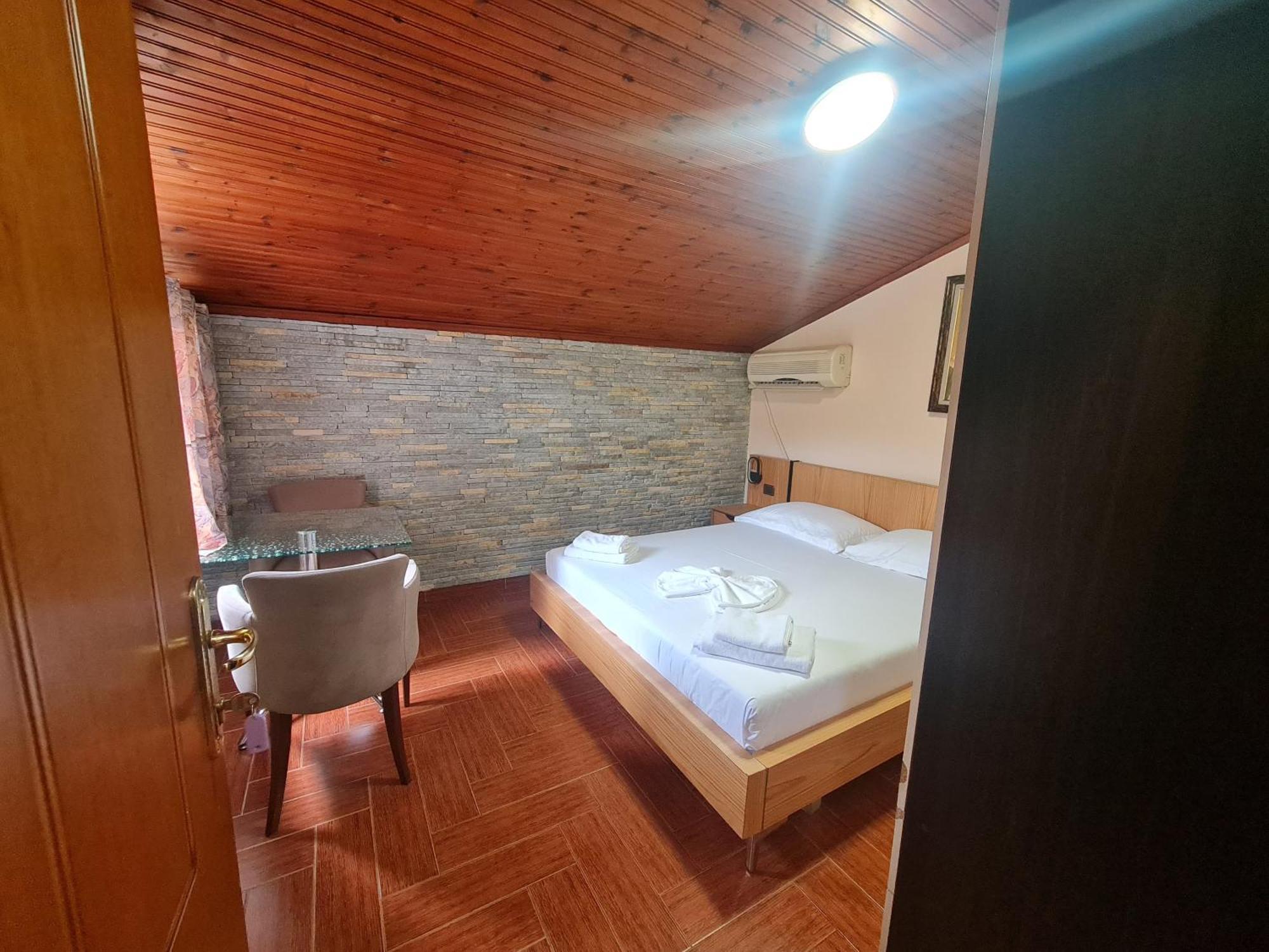 Hotel La Villa Tirana Exteriér fotografie